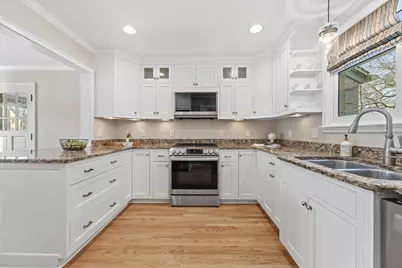 5550 N Hollywood Ave, Whitefish Bay, WI 53217 - Photo 18