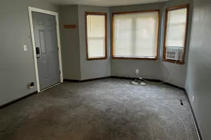 909 College Ave, Racine, WI 53403 - Photo 8