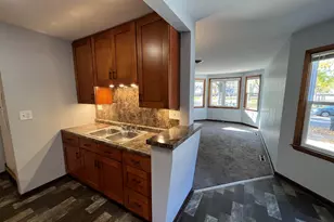 909 College Ave, Racine, WI 53403 - Photo 6