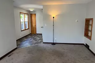 909 College Ave, Racine, WI 53403 - Photo 10