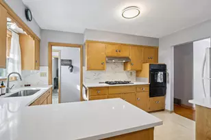 2833 S 72nd St, West Allis, WI 53219 - Photo 14