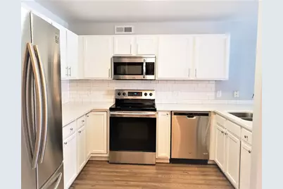 4737 S Hunter Ln, New Berlin, WI 53151 - Photo 4