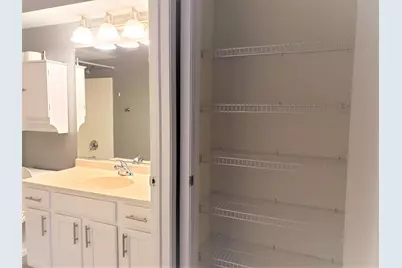 4737 S Hunter Ln, New Berlin, WI 53151 - Photo 10