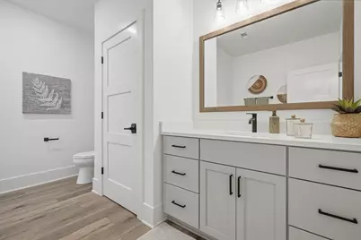 9401 W Huntington Dr, Mequon, WI 53097 - Photo 16