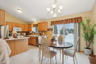 W142N9935 Amber Dr, Germantown, WI 53022 - Photo 8