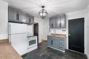 911 W Eula Ct, Glendale, WI 53209 - Photo 6