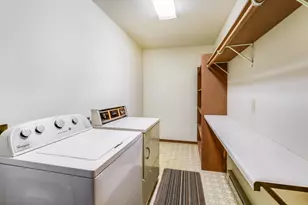 910 E Cedar Ave, Manitowoc, WI 54220 - Photo 24