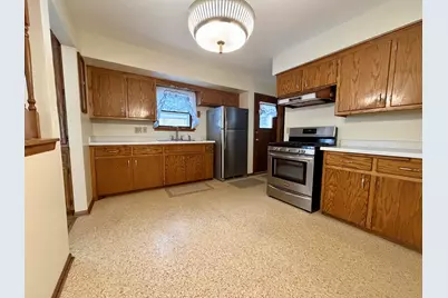 8541 W McMyron St, West Allis, WI 53214 - Photo 6