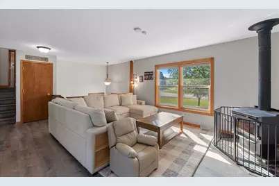 W165N10401  Wagon Trl, Germantown, WI 53022 - Photo 12