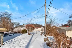 3756 E Waterford Pl, Saint Francis, WI 53235 - Photo 20