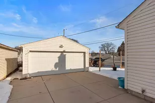 3756 E Waterford Pl, Saint Francis, WI 53235 - Photo 22