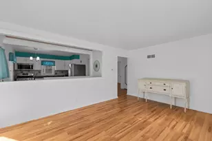 3756 E Waterford Pl, Saint Francis, WI 53235 - Photo 8