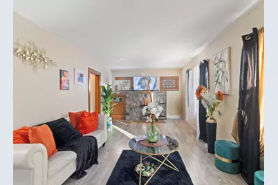 2432 N 55th St, Milwaukee, WI 53210 - Photo 8