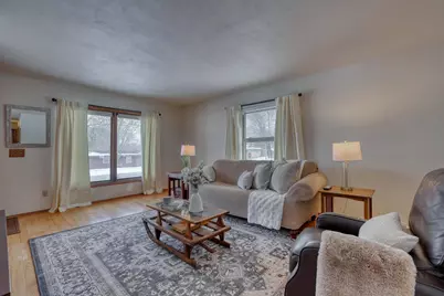 244  Willow Ct, Hartland, WI 53029 - Photo 8