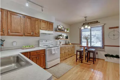 244  Willow Ct, Hartland, WI 53029 - Photo 10