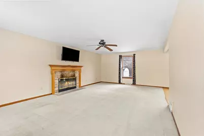 S38W27600  Windsong Rdg, Waukesha, WI 53189 - Photo 8