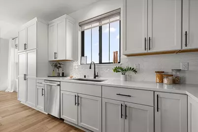 W251N2367  Valleyview Cir, Pewaukee, WI 53072 - Photo 4