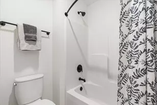 W251N2367 Valleyview Cir, Pewaukee, WI 53072 - Photo 26