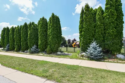 1330  Prairie Creek Blvd, Oconomowoc, WI 53066 - Photo 6