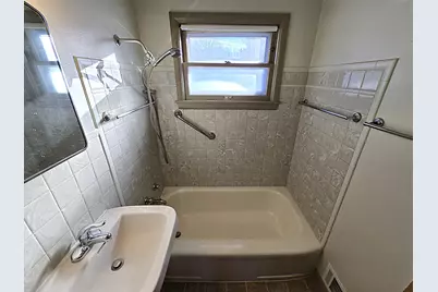 1104 S 107th St, West Allis, WI 53214 - Photo 18