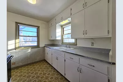 1104 S 107th St, West Allis, WI 53214 - Photo 2