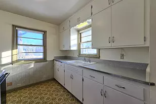 1104 S 107th St, West Allis, WI 53214 - Photo 2