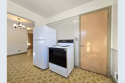 1104 S 107th St, West Allis, WI 53214 - Photo 4