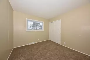 1010 Sunset Ridge Dr, West Bend, WI 53090 - Photo 32