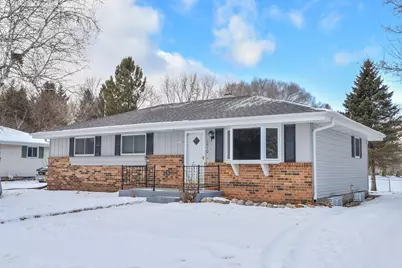 1010  Sunset Ridge Dr, West Bend, WI 53090 - Photo 2