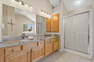 N54W16684 Ravenwood Dr, Menomonee Falls, WI 53051 - Photo 18