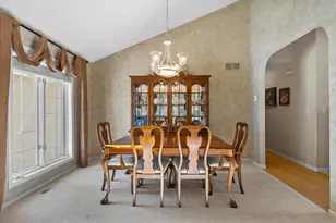 N54W16684 Ravenwood Dr, Menomonee Falls, WI 53051 - Photo 12