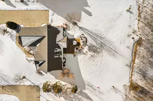 N54W16684 Ravenwood Dr, Menomonee Falls, WI 53051 - Photo 42