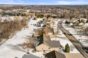 N54W16684 Ravenwood Dr, Menomonee Falls, WI 53051 - Photo 44