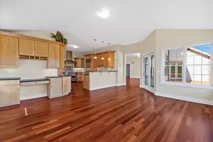 N37W22910 Wyndemere Dr, Pewaukee, WI 53072 - Photo 12