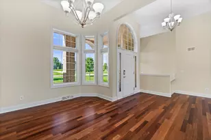 N37W22910 Wyndemere Dr, Pewaukee, WI 53072 - Photo 8