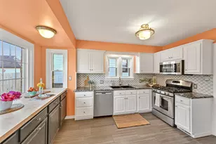 2472 N 73rd St, Wauwatosa, WI 53213 - Photo 10