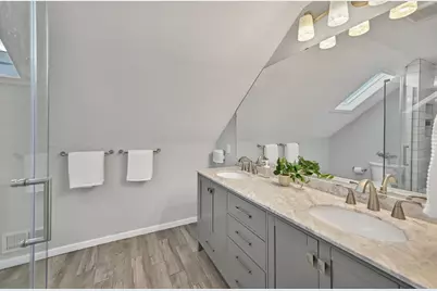 2472 N 73rd St, Wauwatosa, WI 53213 - Photo 18