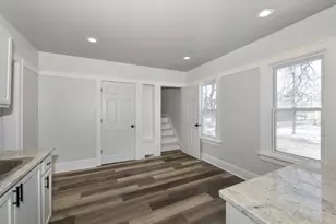 5327 W Wright St, Milwaukee, WI 53210 - Photo 10
