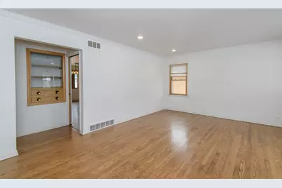 7028 W Crawford Ave, Milwaukee, WI 53220 - Photo 6