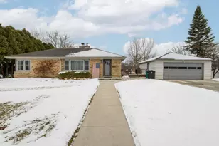 N87W15675 Belleview Blvd, Menomonee Falls, WI 53051 - Photo 1