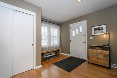 N87W15675  Belleview Blvd, Menomonee Falls, WI 53051 - Photo 2