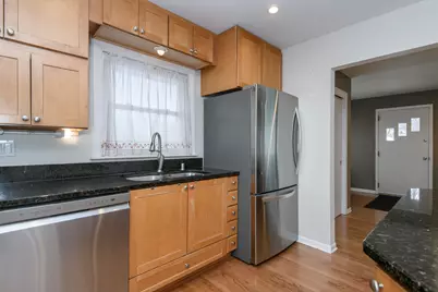 N87W15675  Belleview Blvd, Menomonee Falls, WI 53051 - Photo 8