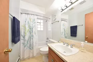 N89W15932 Cleveland Ave, Menomonee Falls, WI 53051 - Photo 8