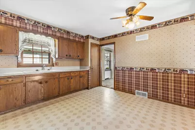 8420  22nd Ave, Kenosha, WI 53143 - Photo 10