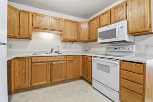 622 Shepherds Dr, West Bend, WI 53090 - Photo 10