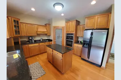 W150N7229  Paseo Ln, Menomonee Falls, WI 53051 - Photo 6