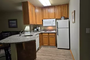 111 Center St, Lake Geneva, WI 53147 - Photo 6