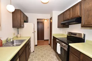 5253 N Lovers Lane Rd, Milwaukee, WI 53225 - Photo 10