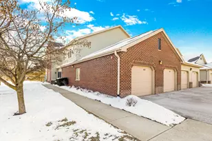 4869 S Forest Ridge Dr, New Berlin, WI 53151 - Photo 18