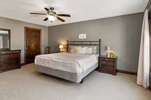 4869 S Forest Ridge Dr, New Berlin, WI 53151 - Photo 12